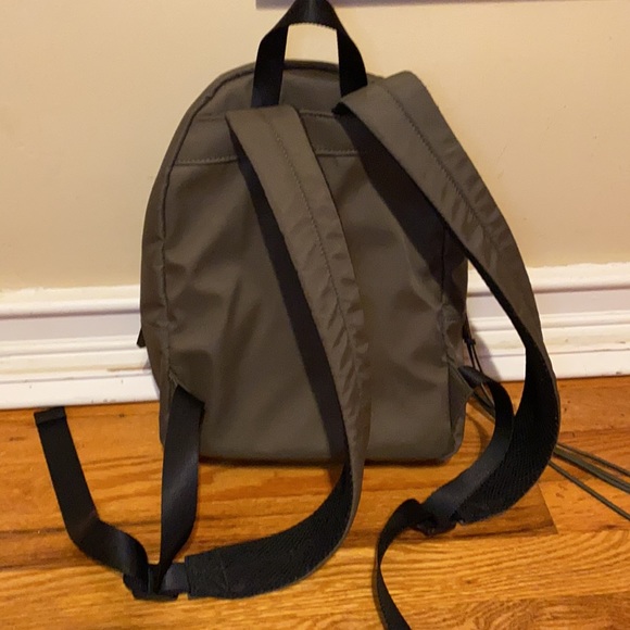 Backpack - Picture 3 of 6